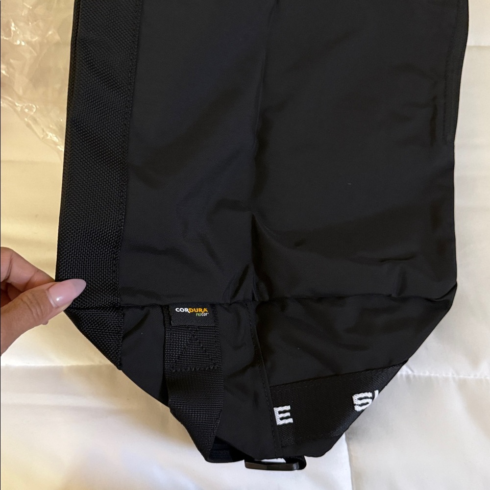 Supreme Black Duffle Bag - Picture 4 of 5